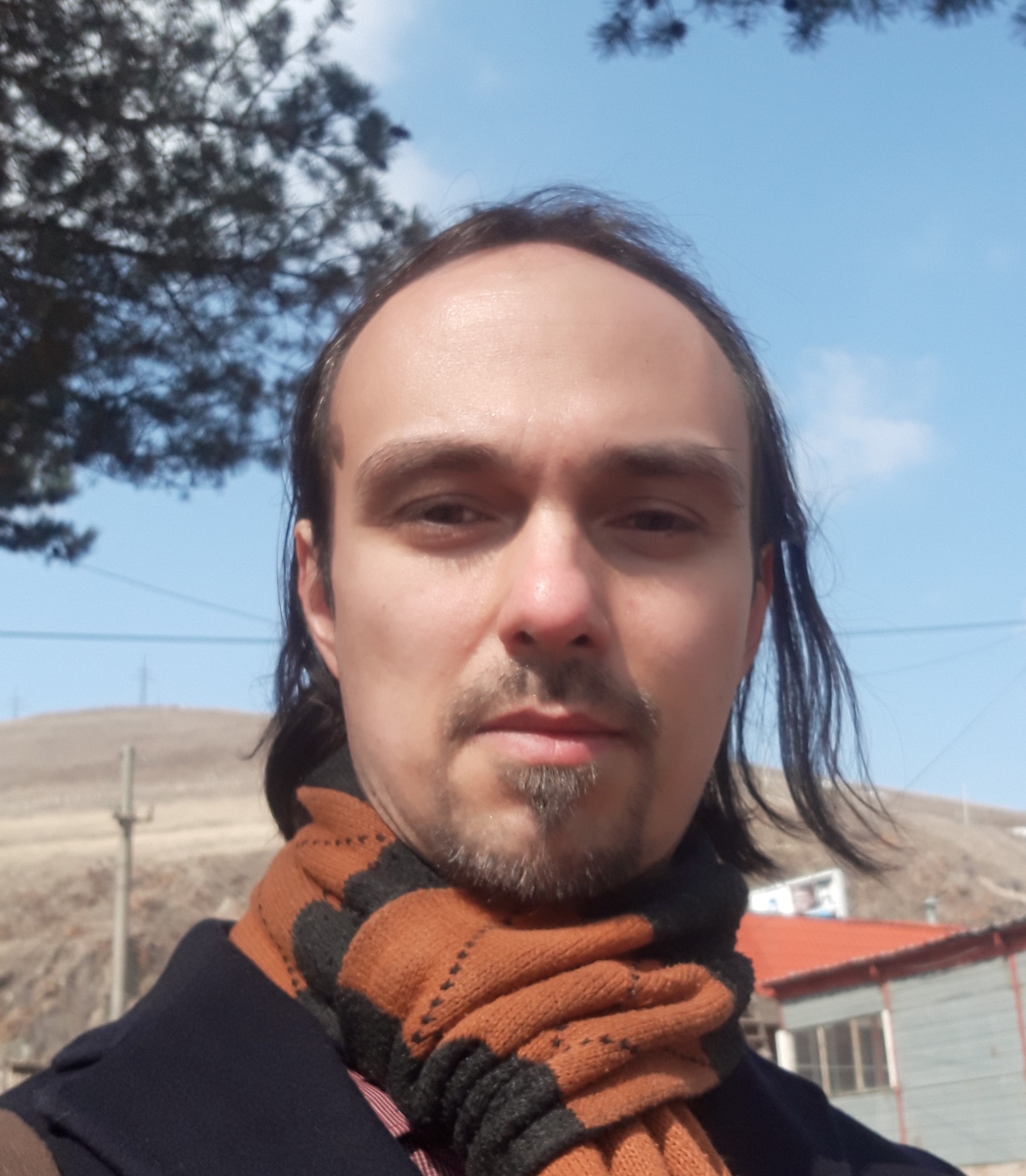 Oleg Kharlanov